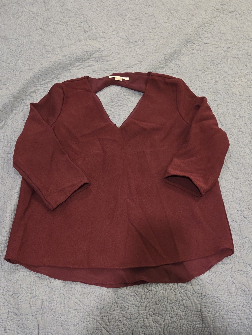 C&E Womens V-Neck 3/4 Sleeve Blouse in Burgundy Size M!
